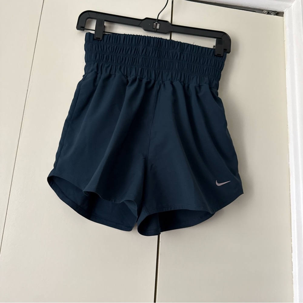 New Nike Women's Dark Blue Athletic Shorts XS elastic high waist pockets logo